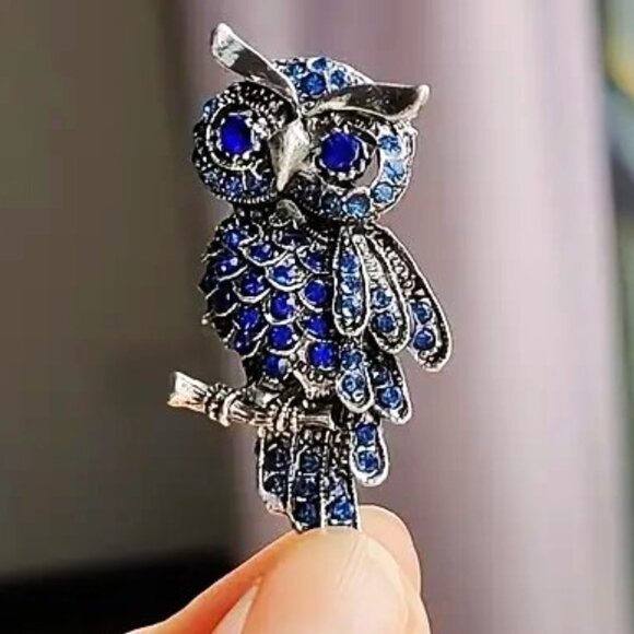Owl Brooch Blue Rhinestone Pin SIlver Bird Gems Eyes Hoot Hollywood Glam Sparkle - Picture 1 of 5